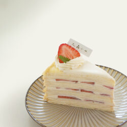 花轟小姐 cake.coffee.dessert│宜蘭戚風蛋糕‧甜點‧午茶‧咖啡廳-蛋糕-草莓千層